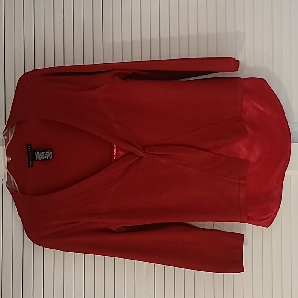 Apostrophe 90's Lg Slv V Neck Lightweight Sweater. Size Small. Red